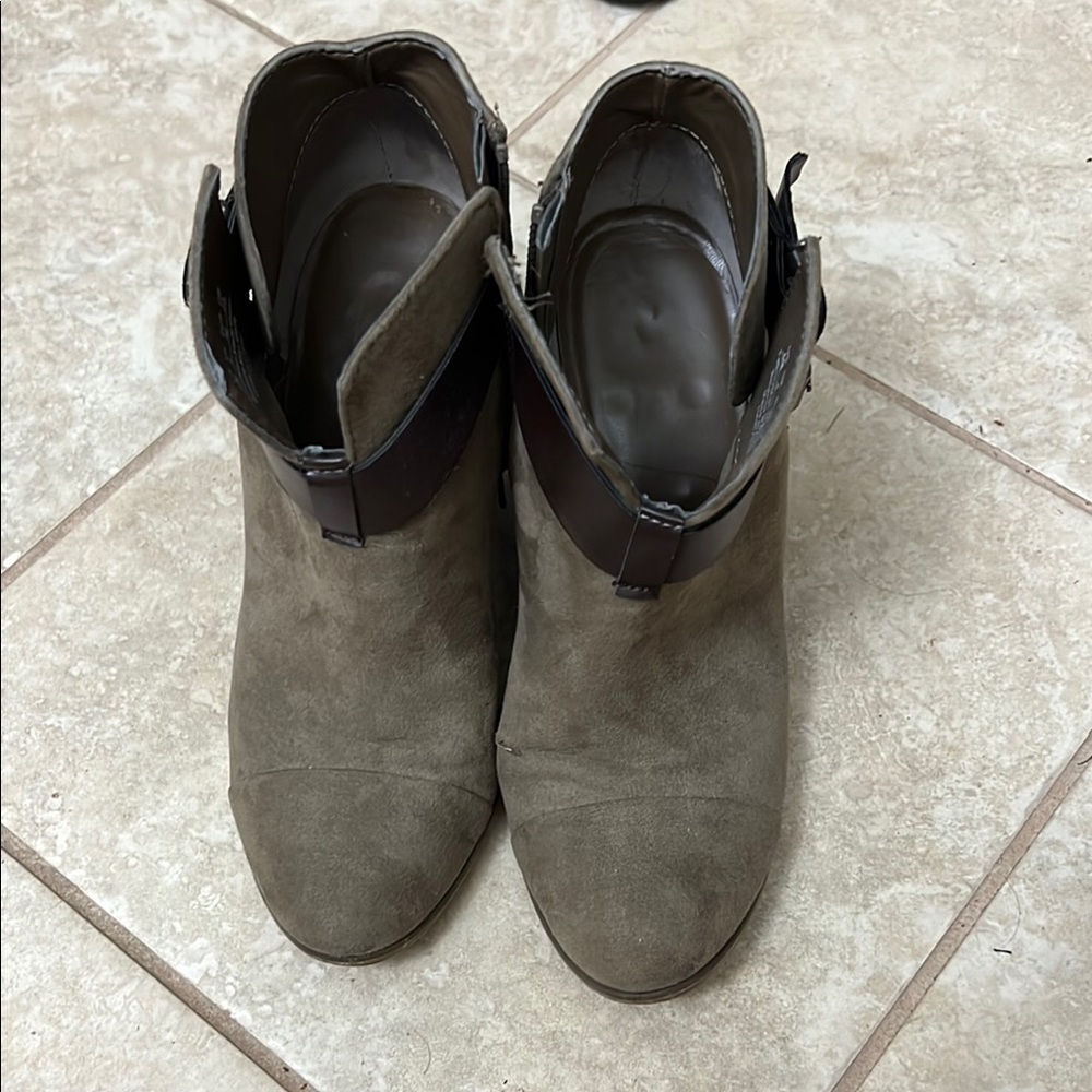 Stylish Women's Tan Ankle Boots